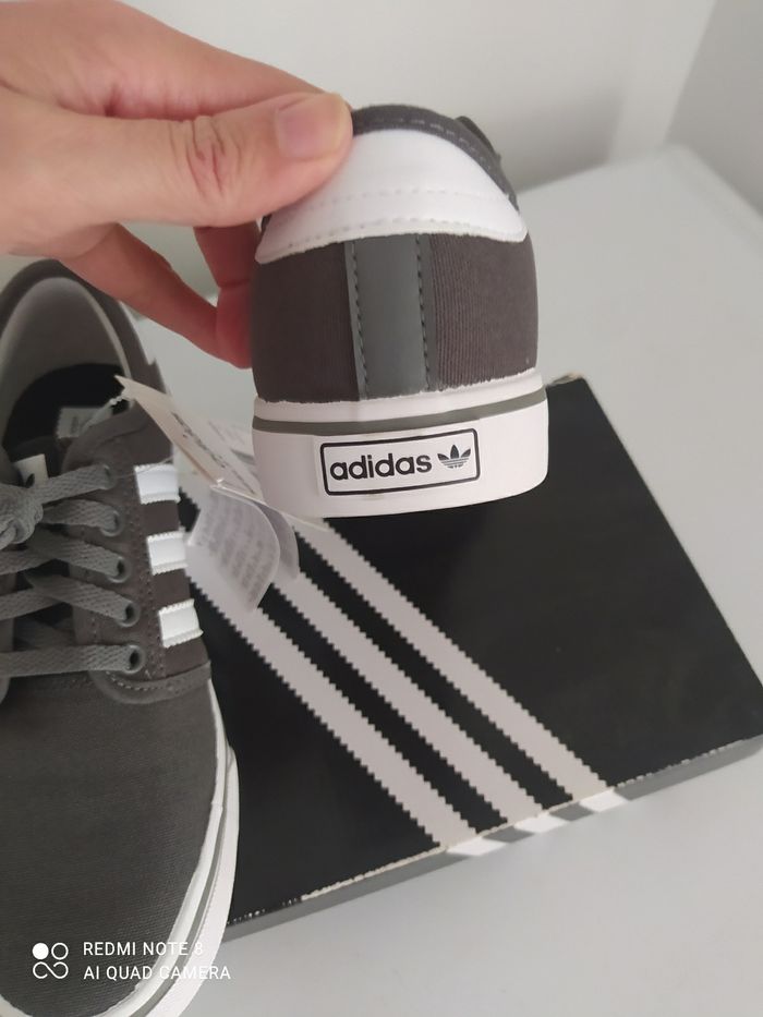 Basket en toile p36.5 neuf Adidas - photo numéro 2