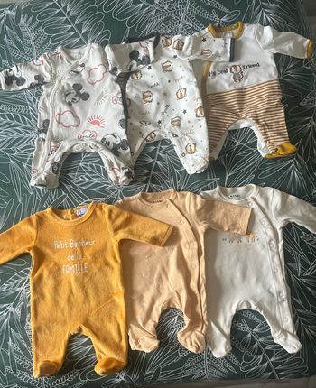 Lot vêtements taille naissance