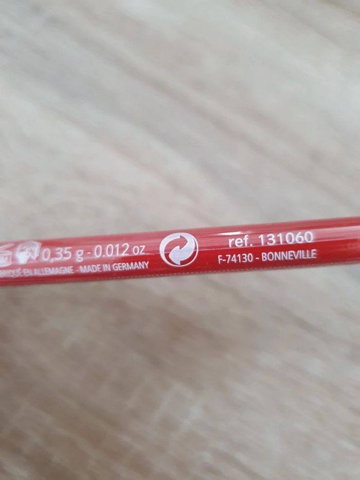 Crayon lèvres rouge - photo numéro 2