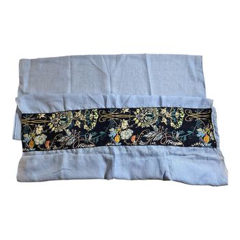 Foulard bleu ciel avec fleurs