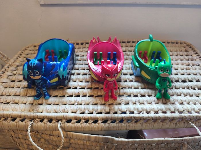 Lot de figurines et voitures Pyjamasque
