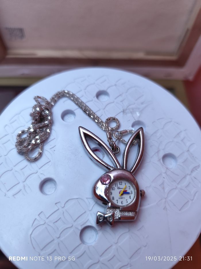 Montre pendentif lapin neuve