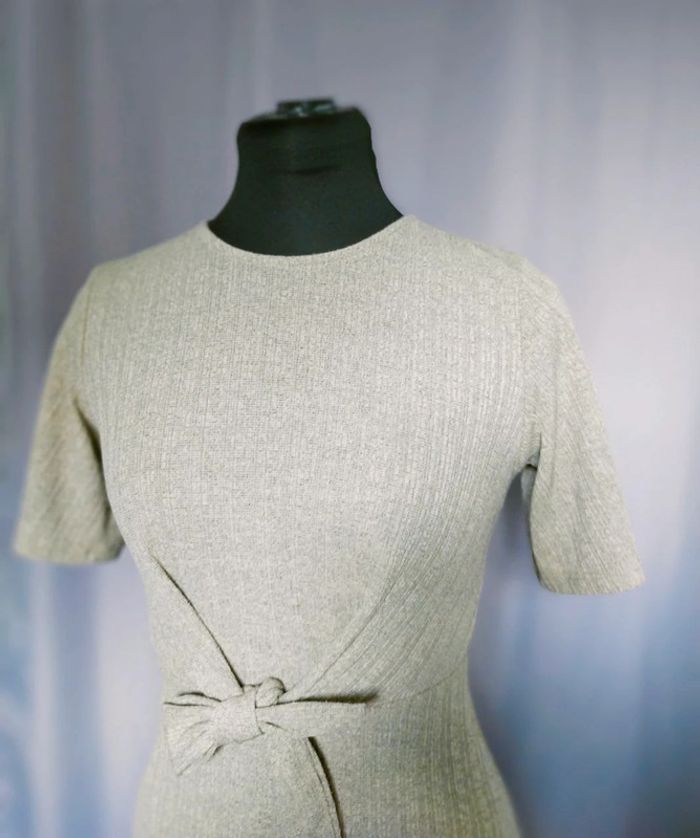 Robe côtelée gris clair avec nœud dos – Pull&Bear – T. XS - photo numéro 2
