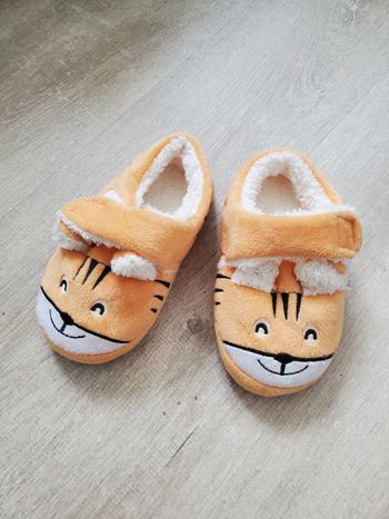 P28 chaussons tigre hiver