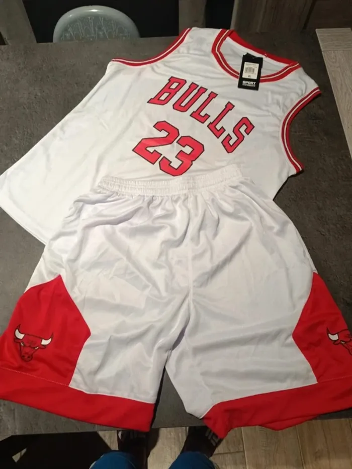 Tenue NBA Chicago Bulls Michael Jordan blanche. T.Xl