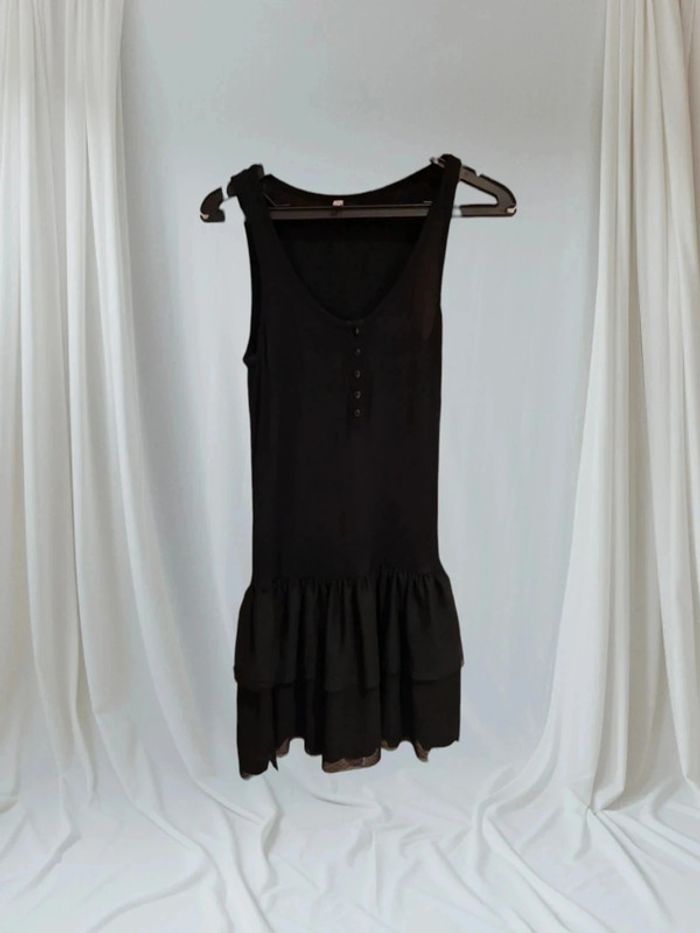 Robe noire à volants - photo numéro 2
