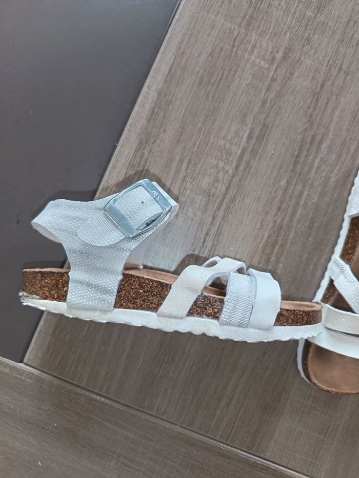 Sandales taille 26/27 - photo numéro 2