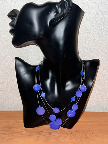 Collier violet