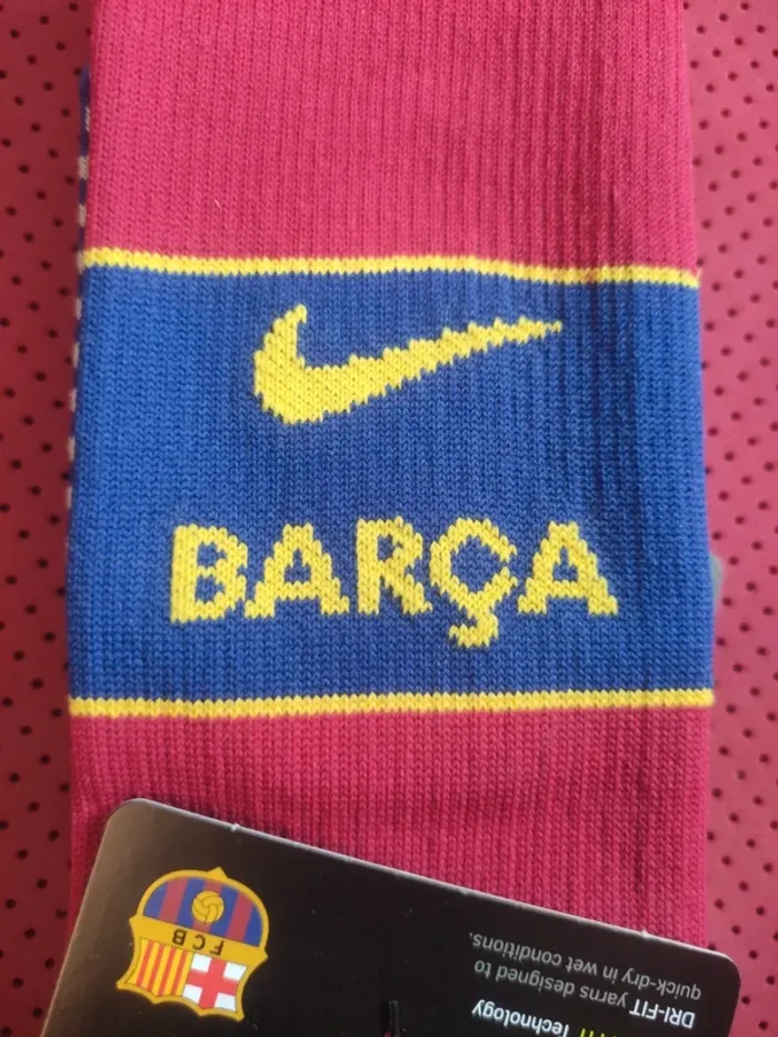 Chaussettes de foot FC Barcelone, Nike Authentique Officiel taille 31/35, Neuf - photo numéro 2