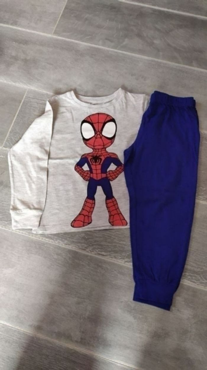 2 pyjamas 3/4 ans - photo numéro 2