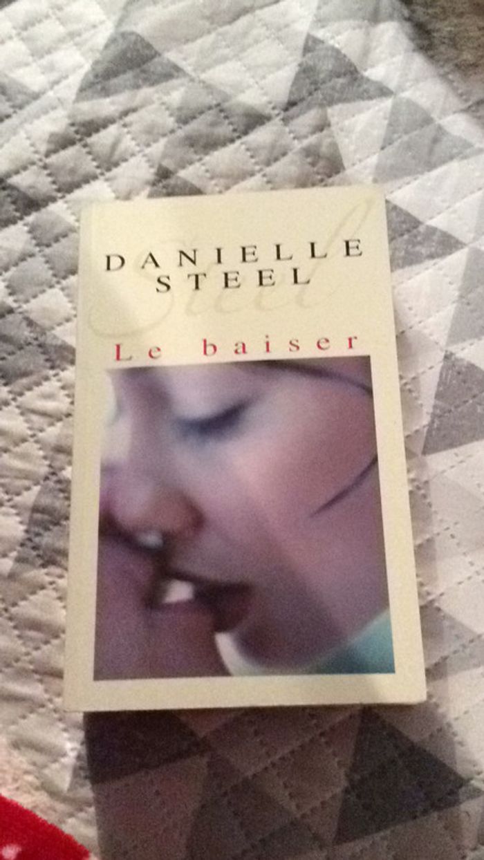 #le baiser par Danielle Stell - photo numéro 2