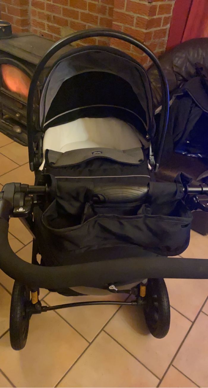 Poussette chicco trio activ3 complète - photo numéro 2