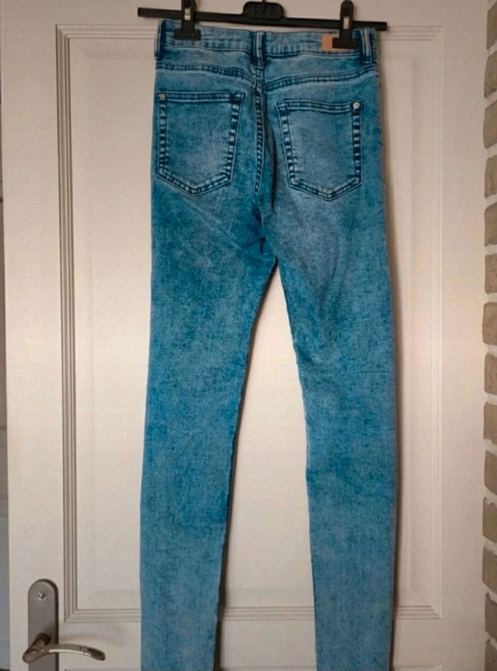 Jean skinny bleu Bershka XS
34 - photo numéro 5