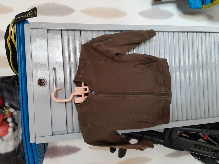 2 gilets zippés dont 1 à capuche pour garçons Taille 3 ans - photo numéro 2