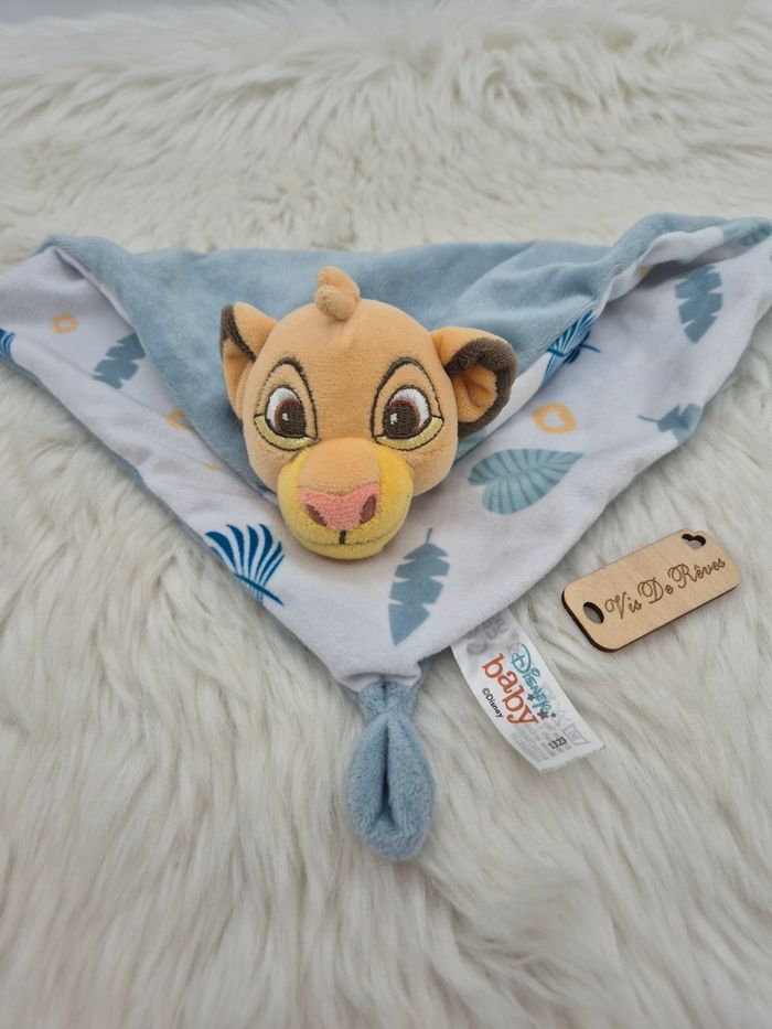 Doudou plat losange Simba Le Roi Disney feuille plume bleu vert clair - photo numéro 2