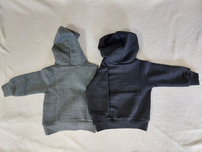 Lot de 2 sweat à capuche 24 mois - photo numéro 2