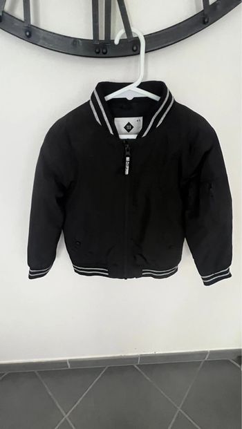 Veste garçon mi saison taille 4/5 ans  parfait état