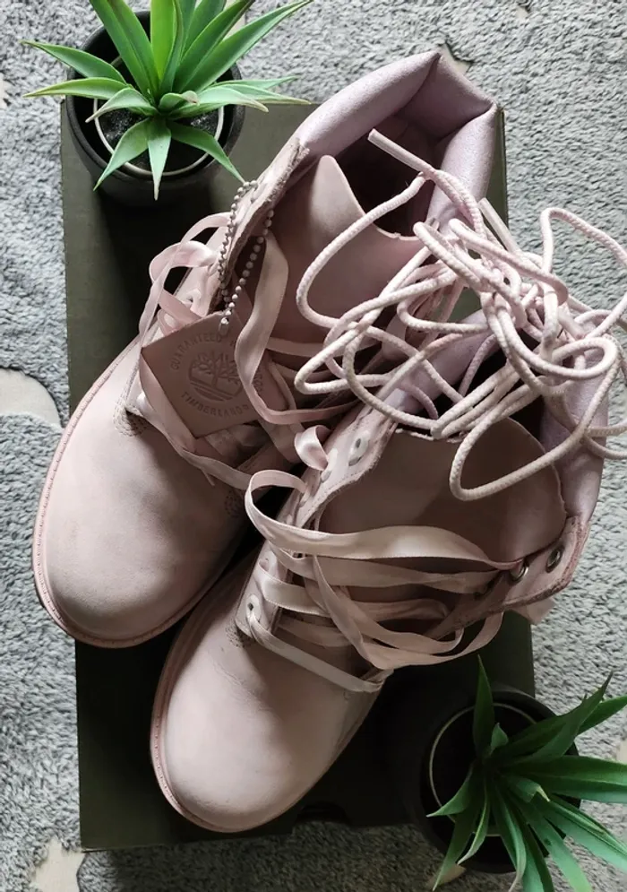 Bottines Timberland roses originales T36 - photo numéro 2