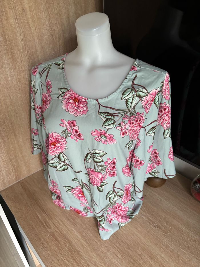 Blouse manche courte imprimé fleuri bouton au dos taille S - photo numéro 2