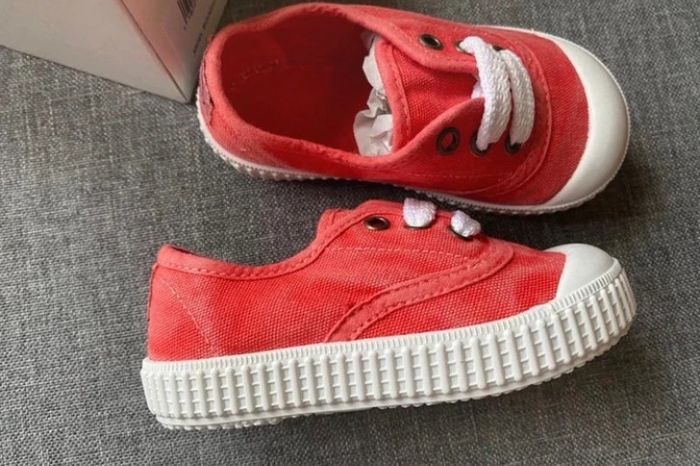 Tennis chaussures Lola Palacios  pointure 21 neuves  Effet délavé