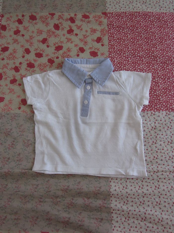 Polo manches courtes blanc col bleu 18 mois