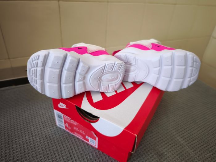 Chaussures Nike bébé taille 19.5 - photo numéro 6