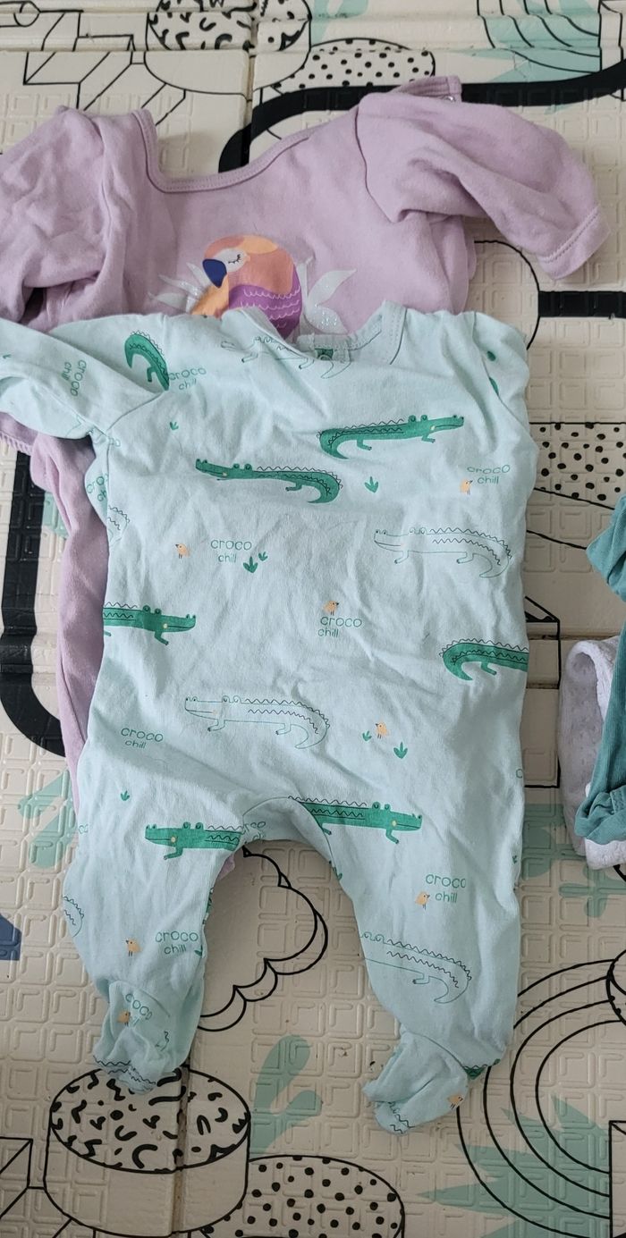Lot vêtements 1 mois - photo numéro 5