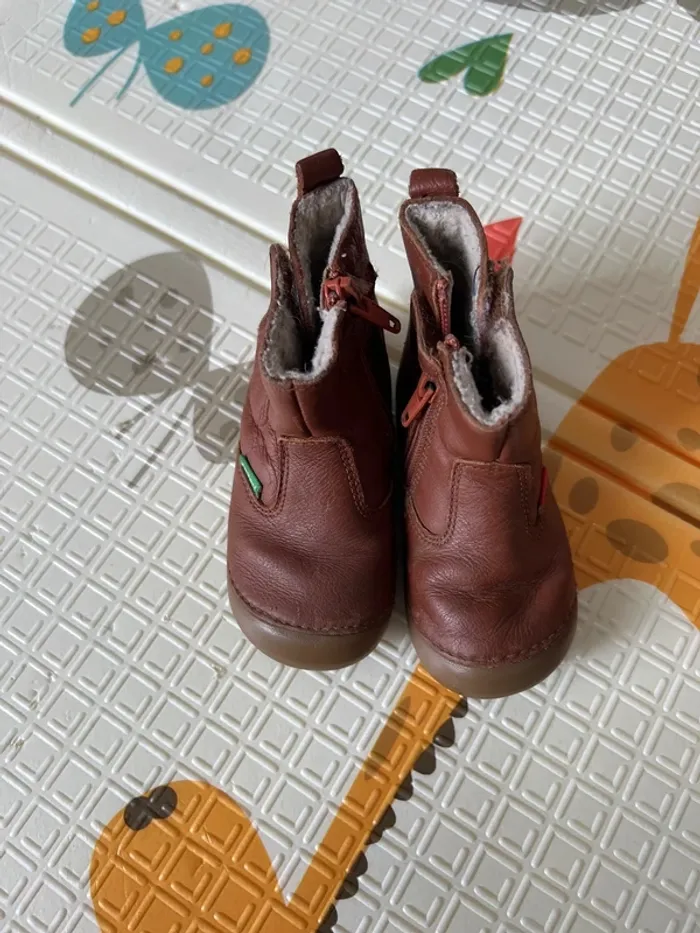 Bottes en cuir de la marque Kickers, taille 20. - photo numéro 3