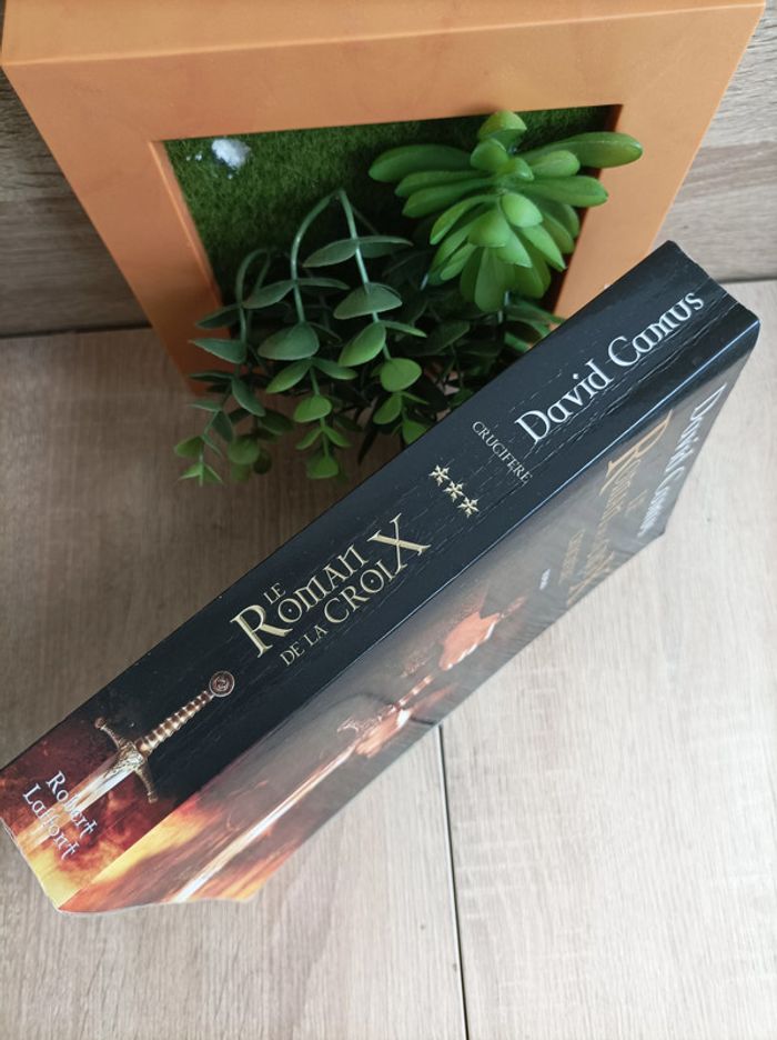 Livre Le roman de la croix Crucifère David Camus - photo numéro 4