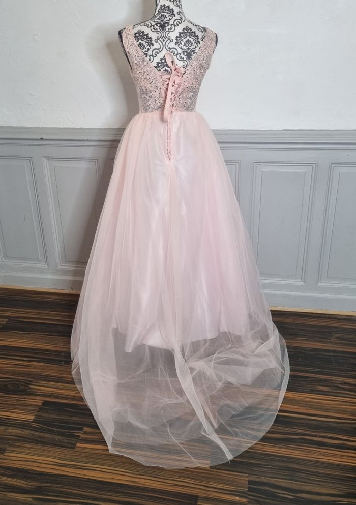 robe cérémonie longue buste dentelle et bas en tulle rose clair
Taille 40 - photo numéro 4