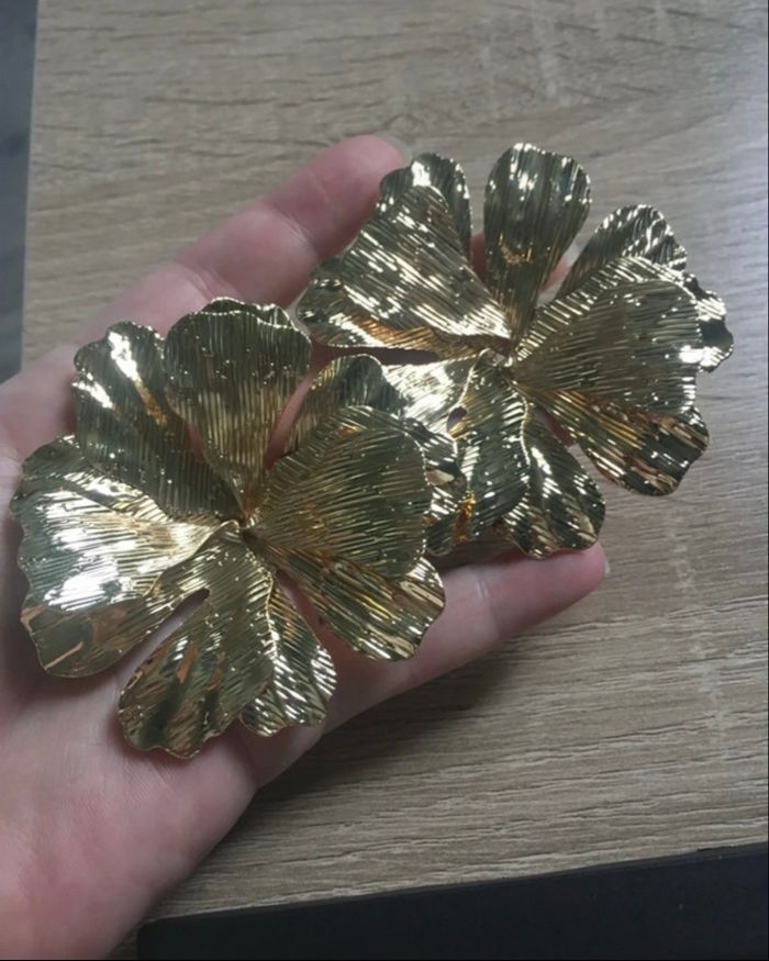 Boucles d’oreilles NEUVES pour femme forme de fleurs 🌼 couleur doré - photo numéro 4