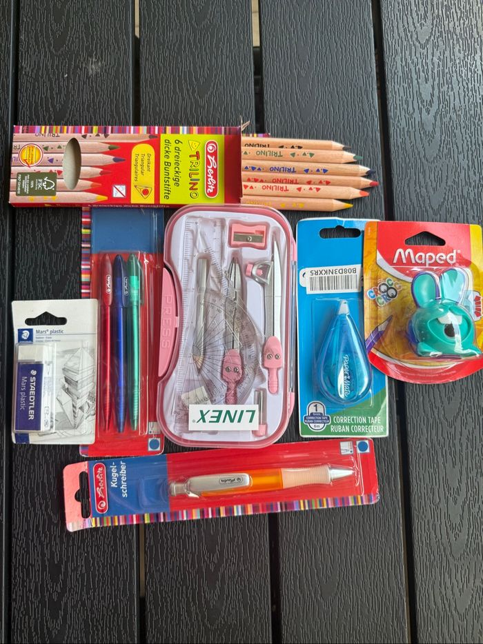 Lot de 7 fournitures scolaires