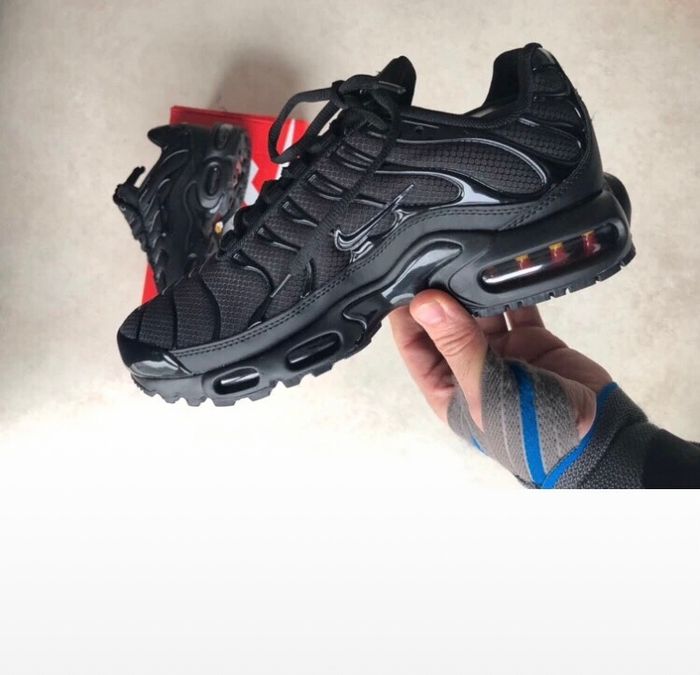 Tn air max full black 🖤taille 45 jamais neuf - photo numéro 3
