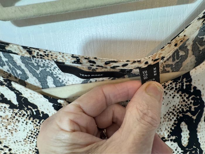 Blouse manches courtes neuve - photo numéro 4