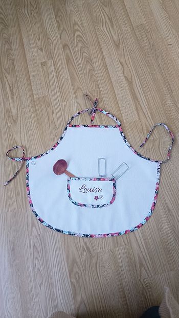 Tablier enfant personnalisé brodé avec prénom – Cadeau original petit chef – Fait main