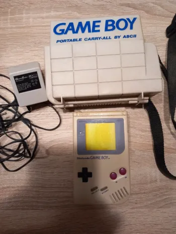 Console Nintendo Game Boy avec boite et loupe