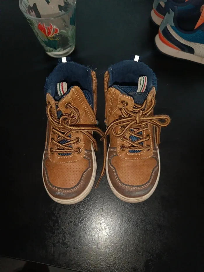 Chaussure montante enfant taille 24