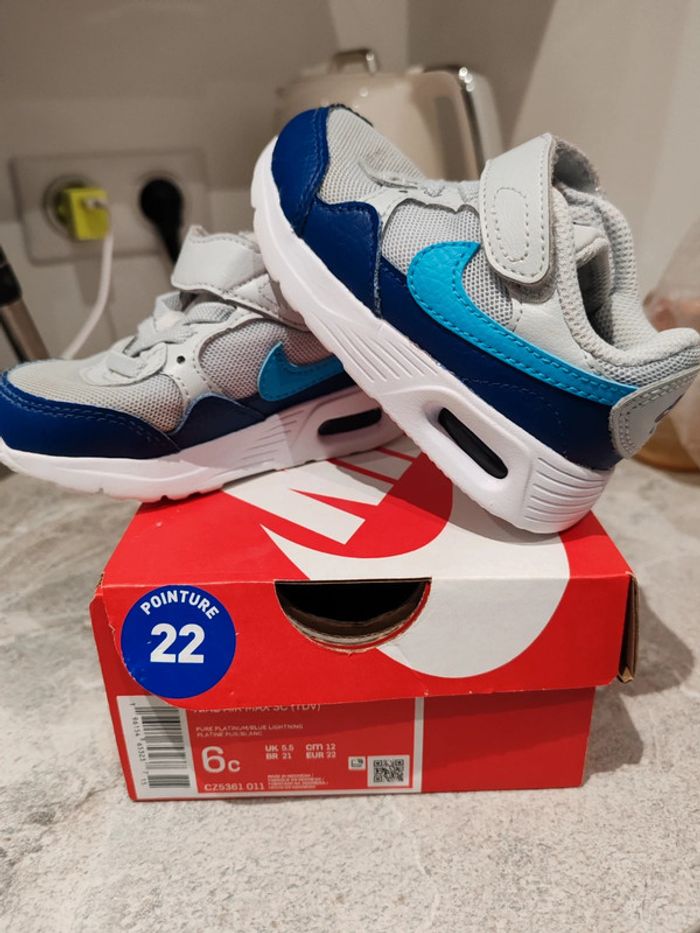 Baskets Nike T. 22 - photo numéro 2