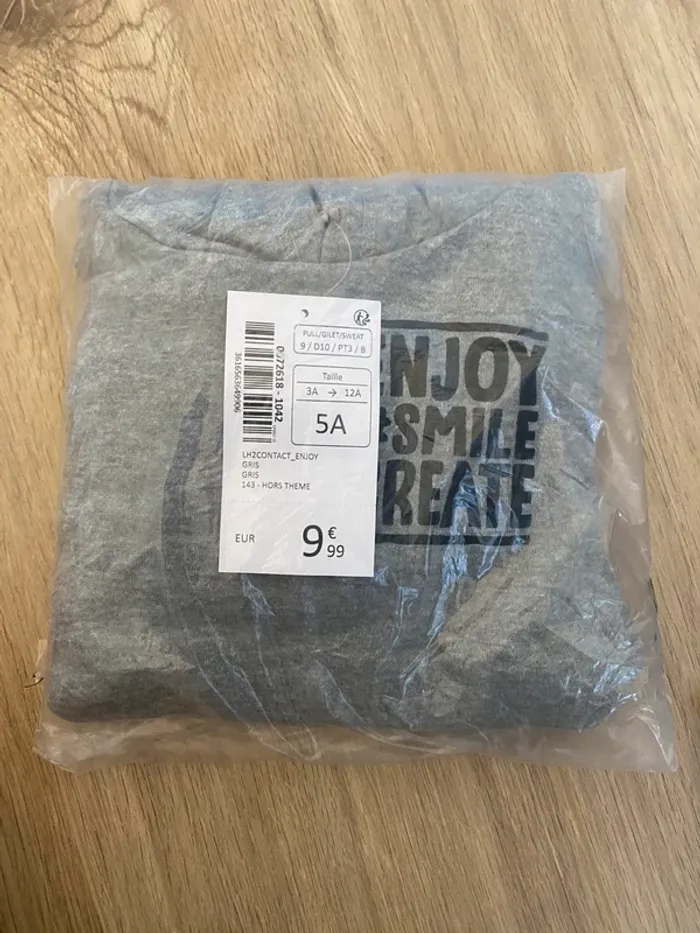Pull à capuche neuf