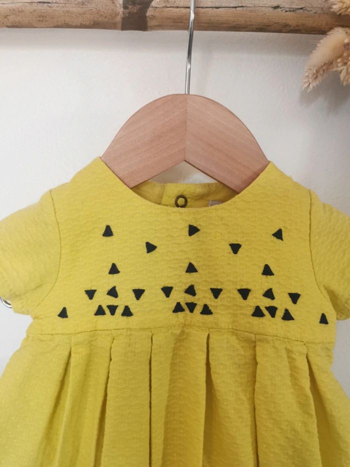 🌷Très belle robe plissé Catimini 3/6mois jaune - photo numéro 3
