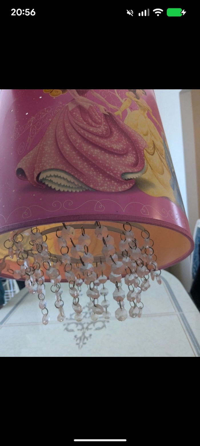 Beau lustre princesses Disney. - photo numéro 3