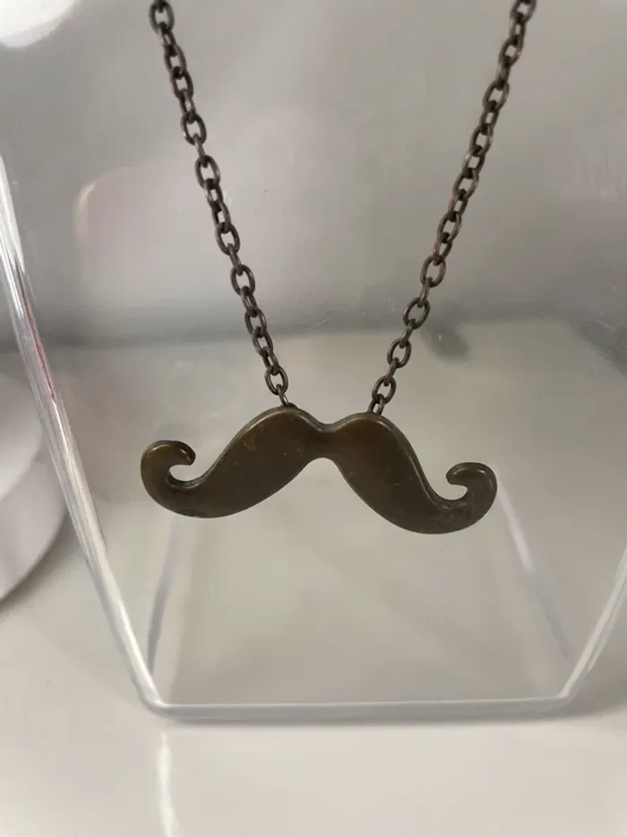 Collier moustache - photo numéro 2