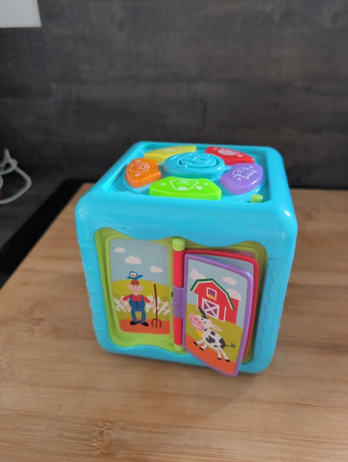 Cube d'activité et d'éveil