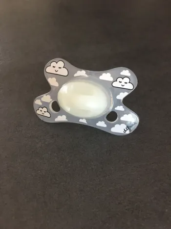 Tutute/tétine 0-6 mois Difrax phosphorescente neuve