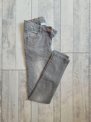 Pantalon fille gris clair taille 9/10ans