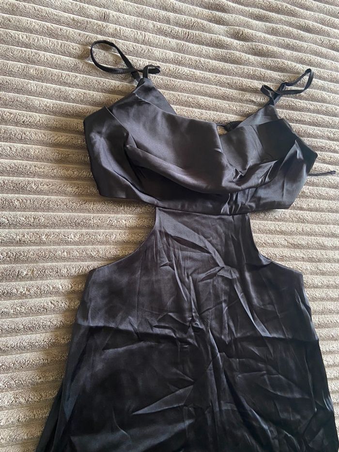 Robe court noir satin - photo numéro 3
