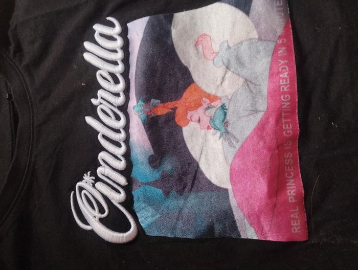 Lot t-shirts Disney reserved 8ans - photo numéro 2