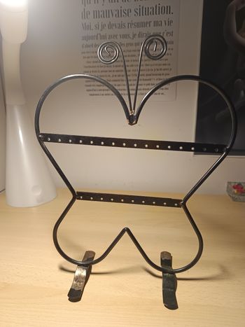 Porte-bijoux métallique en forme de papillon noir 🦋🖤