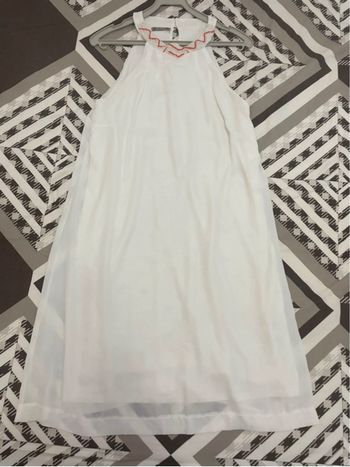 Robe blanche col perlé 