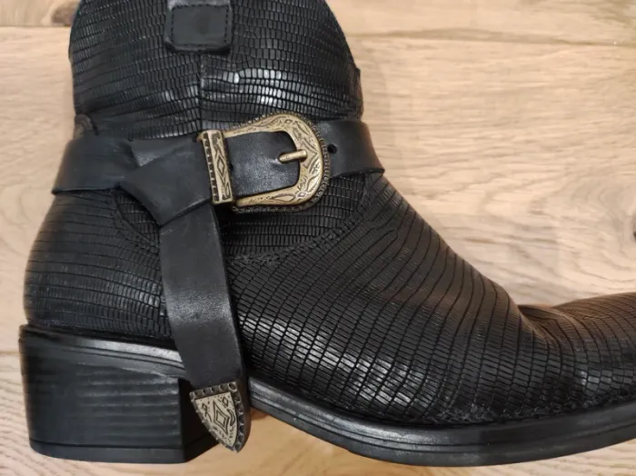 Boots/ bottines noires en cuir - 39 - très bon état - photo numéro 6